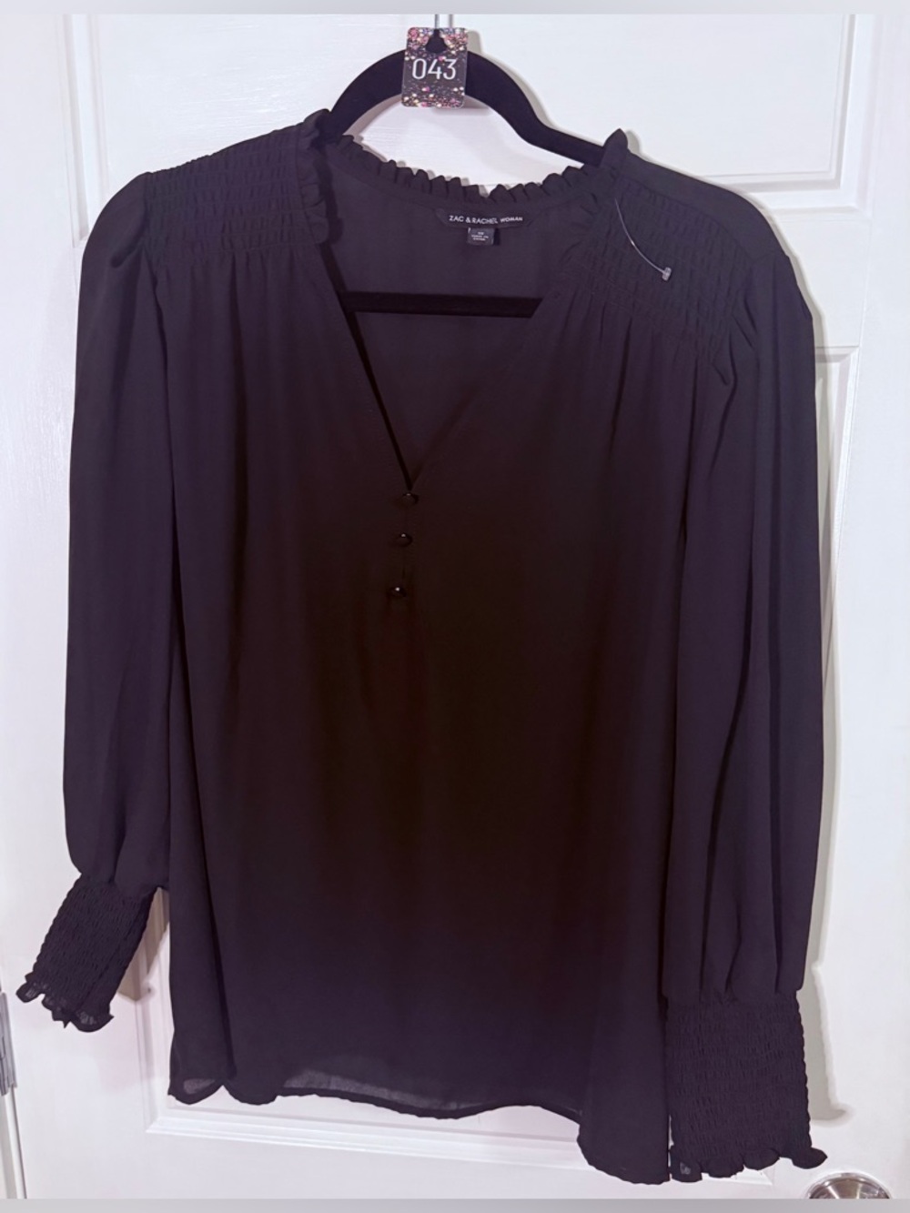 #43 New Zac & Rachel Women’s Black Long-Sleeve Smocked Blouse